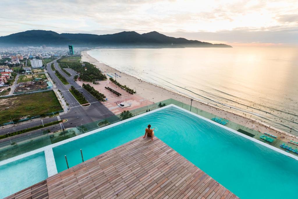 khách sạn đà nẵng có bể bơi