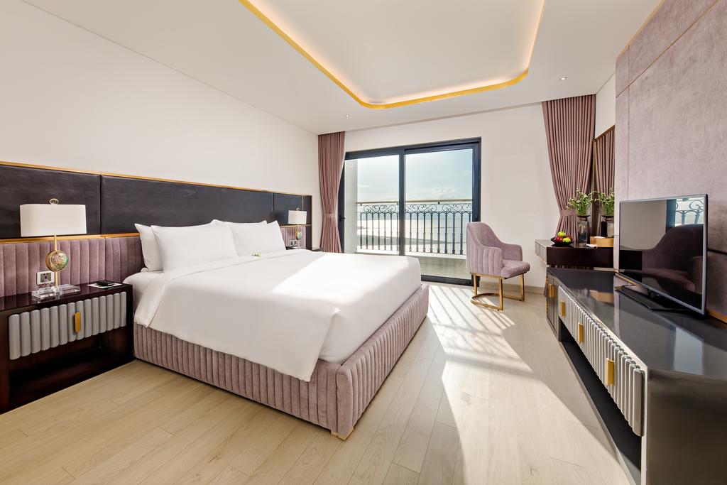 Dịch vụ đẳng cấp khách sạn 5 sao - Khách sạn Golden Bay Đà Nẵng 