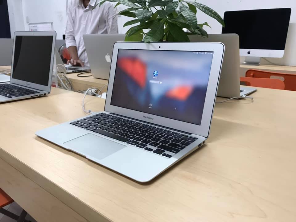 MacBook Center