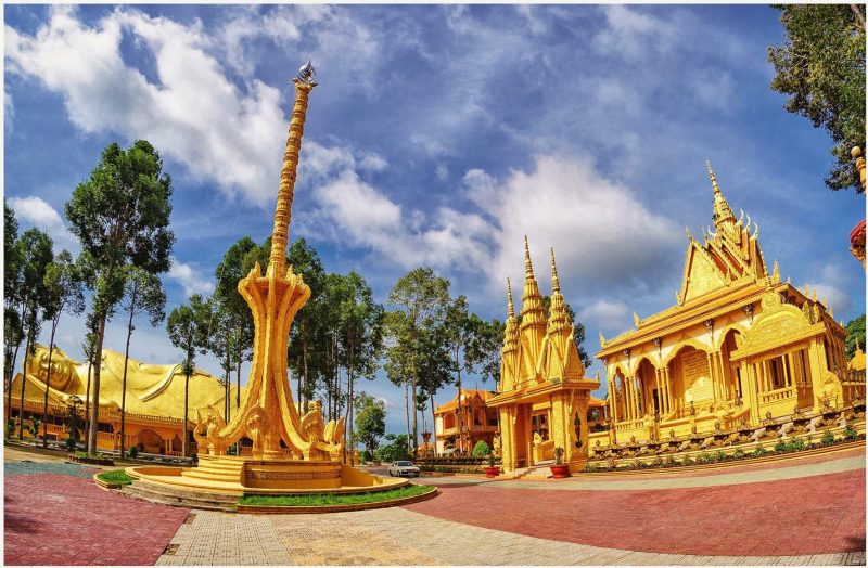 Nếu muốn có một kỳ nghỉ thú vị và bổ ích, hãy đặt chân đến địa điểm du lịch Trà Vinh. Tại đây, bạn sẽ được tìm hiểu về lịch sử, văn hóa và tập quán của người dân địa phương thông qua các điểm đến tiêu biểu như Chùa Khmer, Cồn Suối Nước...