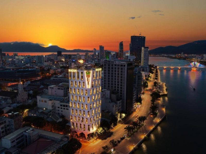 tòa nhà khách sạn gần sông hàn đà nẵng