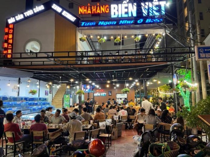 Không gian nhà hàng hải sản Biển Việt